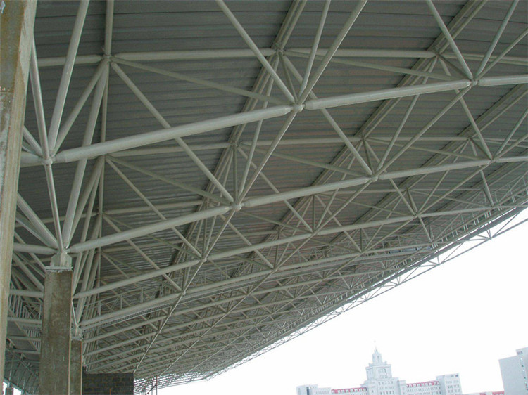 克孜勒苏柯尔克孜学院体育场网架工程